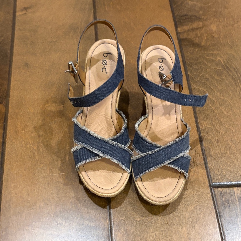 b.o.c. Women's Blue Denim Sandals